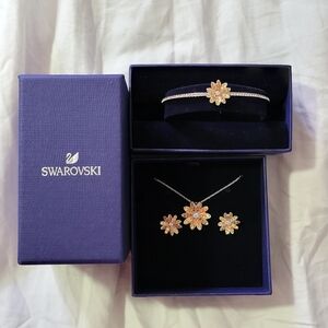 New Authentic SWAROVSKI Daisy Eternal Flower Necklace, Earings and Bracelet